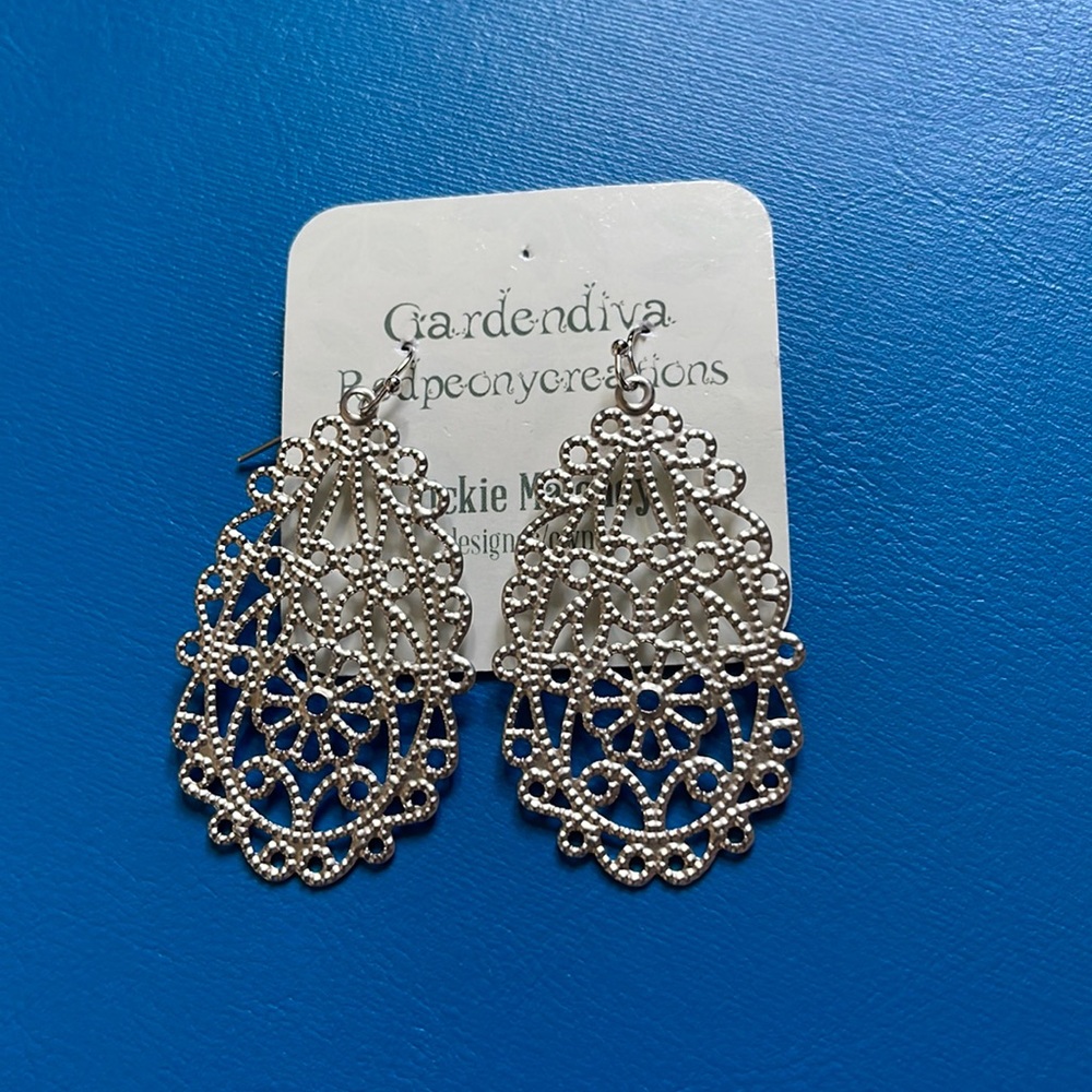 NWOT silver filigree earrings for pierced ears, lightweight